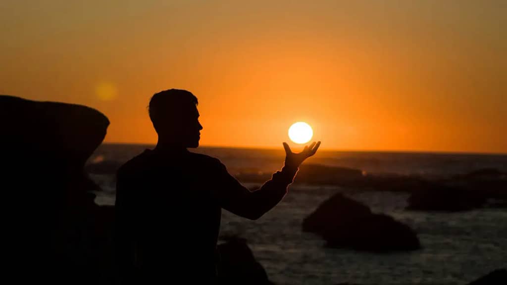 SEO is powerful, man holding the sun