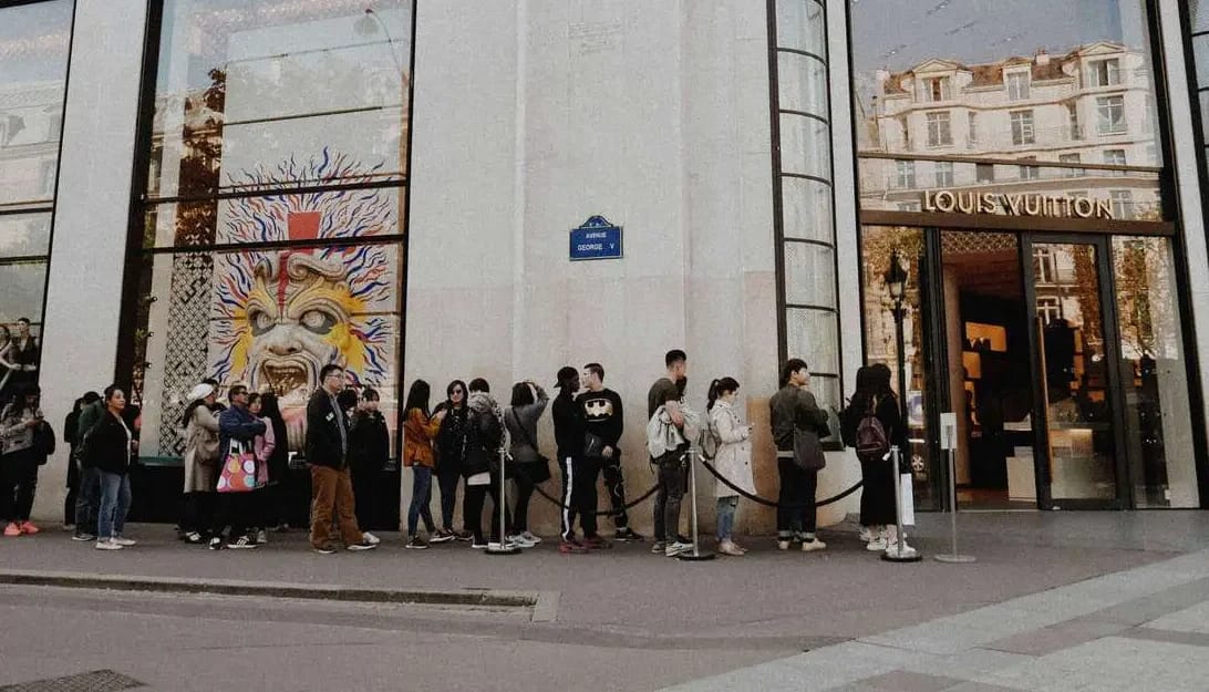 Line of people waiting to get into a business doing SEO